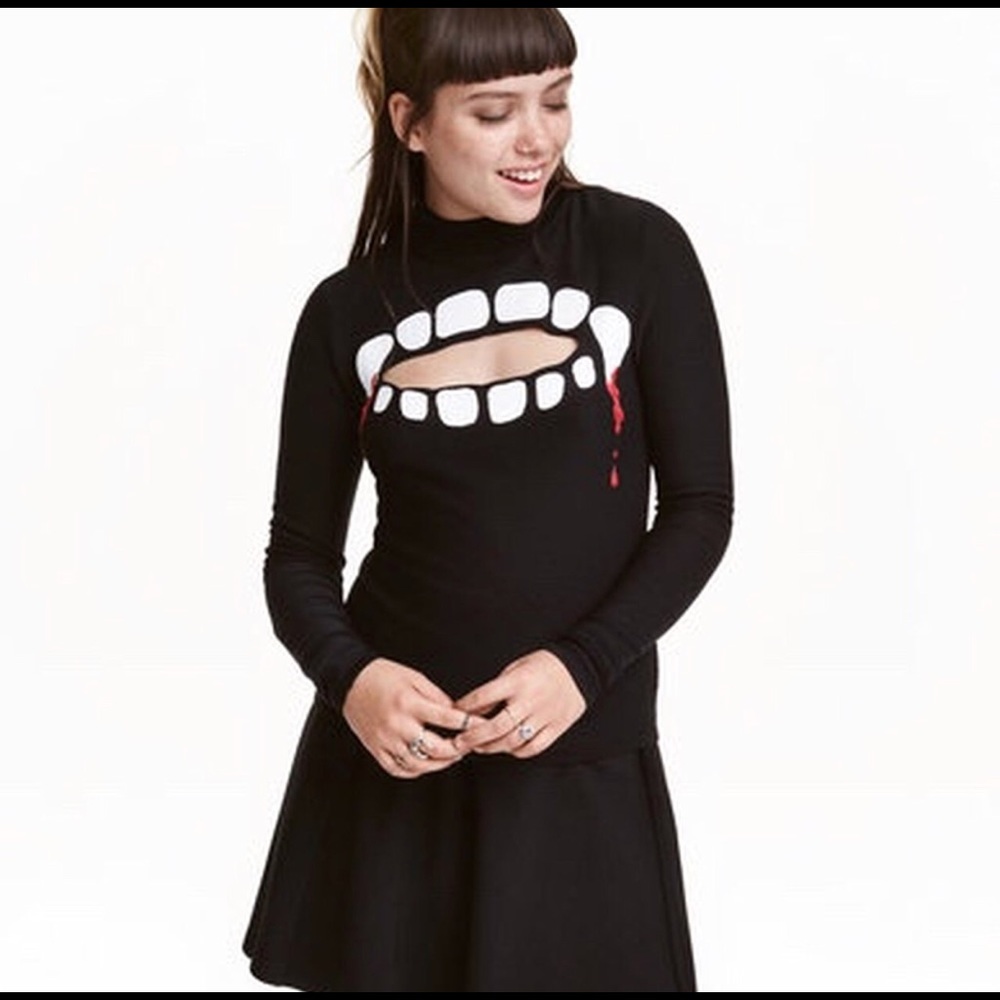 ISO H&M vampire fang top